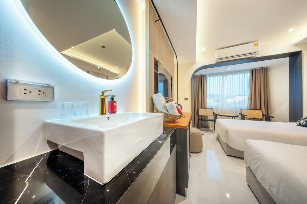 Deluxe Twin Room photo 2