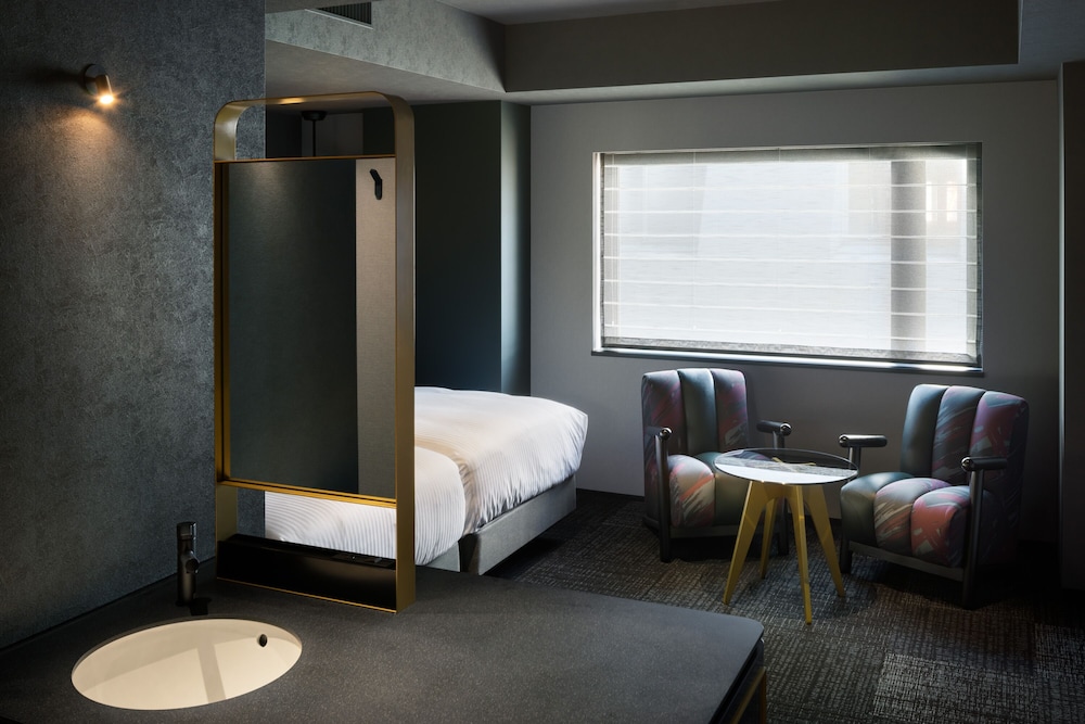 Deluxe Twin Room (with Washing Machine) - Photo 11