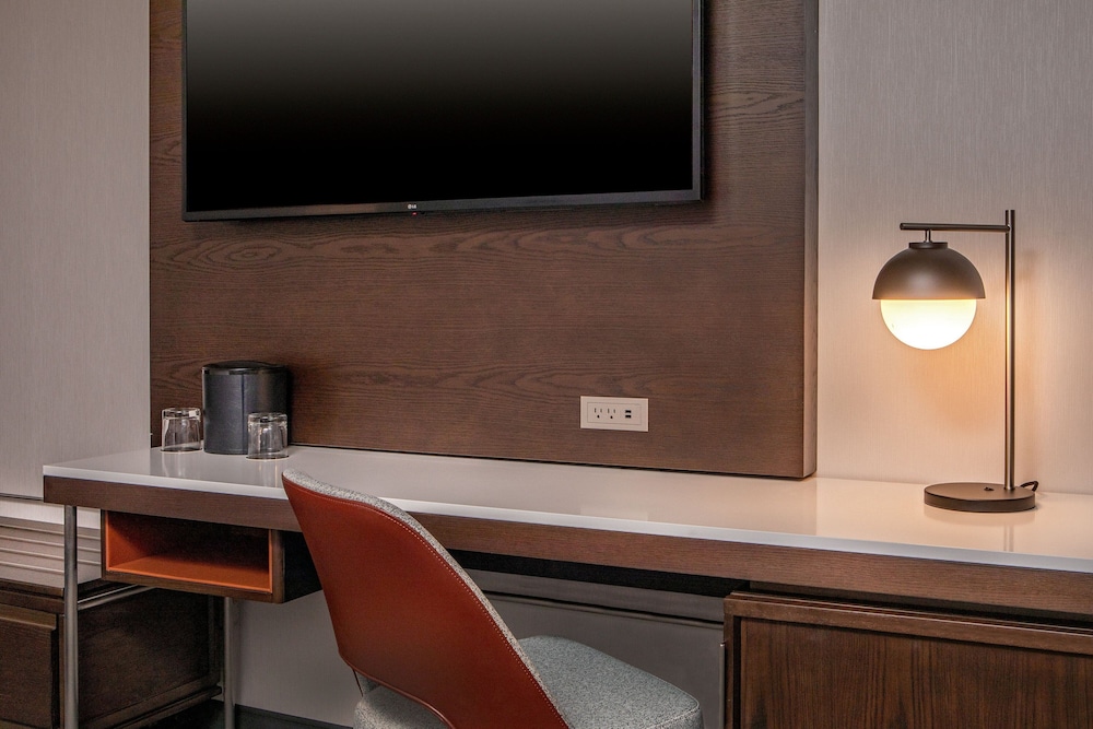 Suite, 1 Bedroom - Photo 3