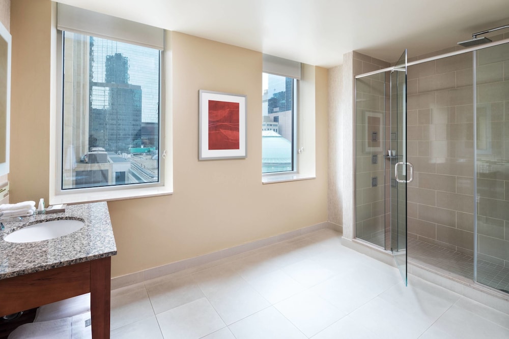 Westin, Junior Suite, 1 King Bed with Sofa bed, City View - Photo 6