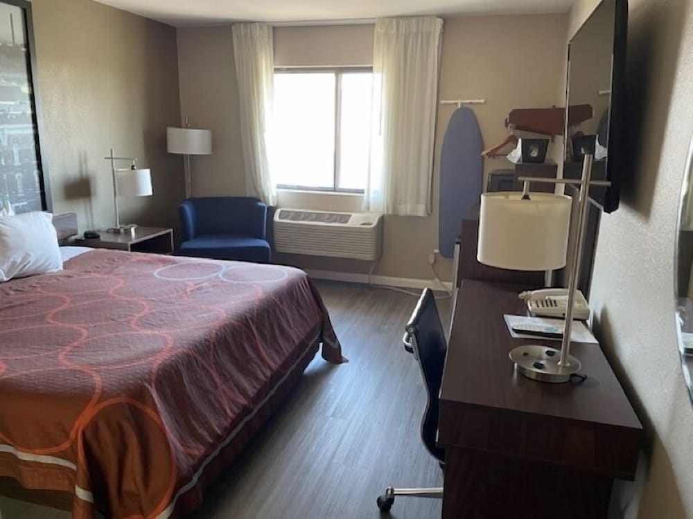 Room, 1 King Bed, Non Smoking - Photo 1