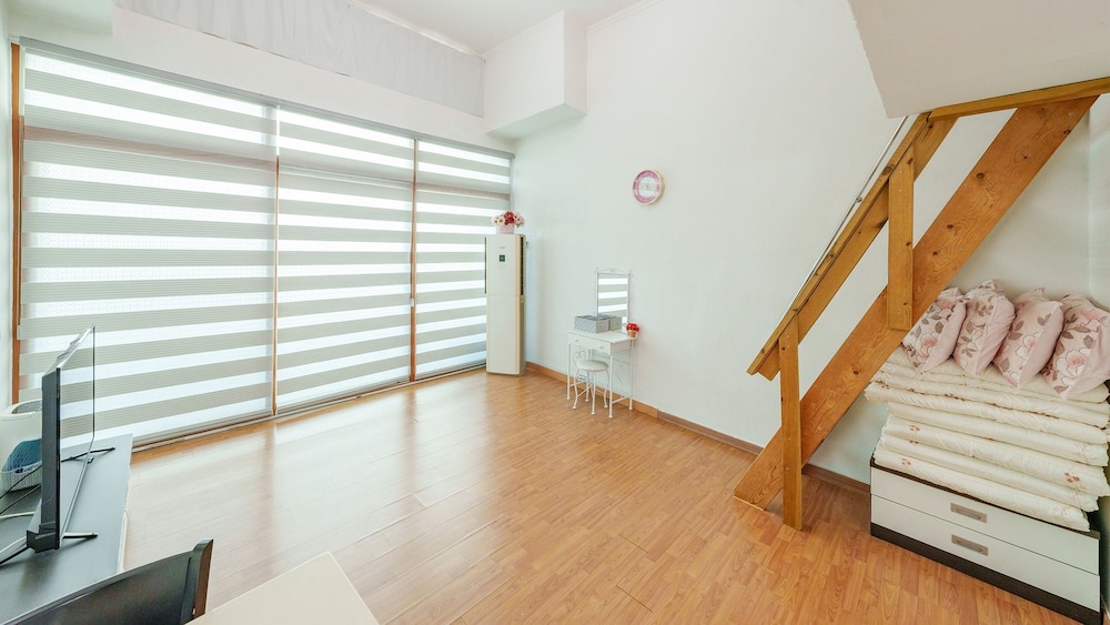 Basic Room, 1 Bedroom (pink 202)
