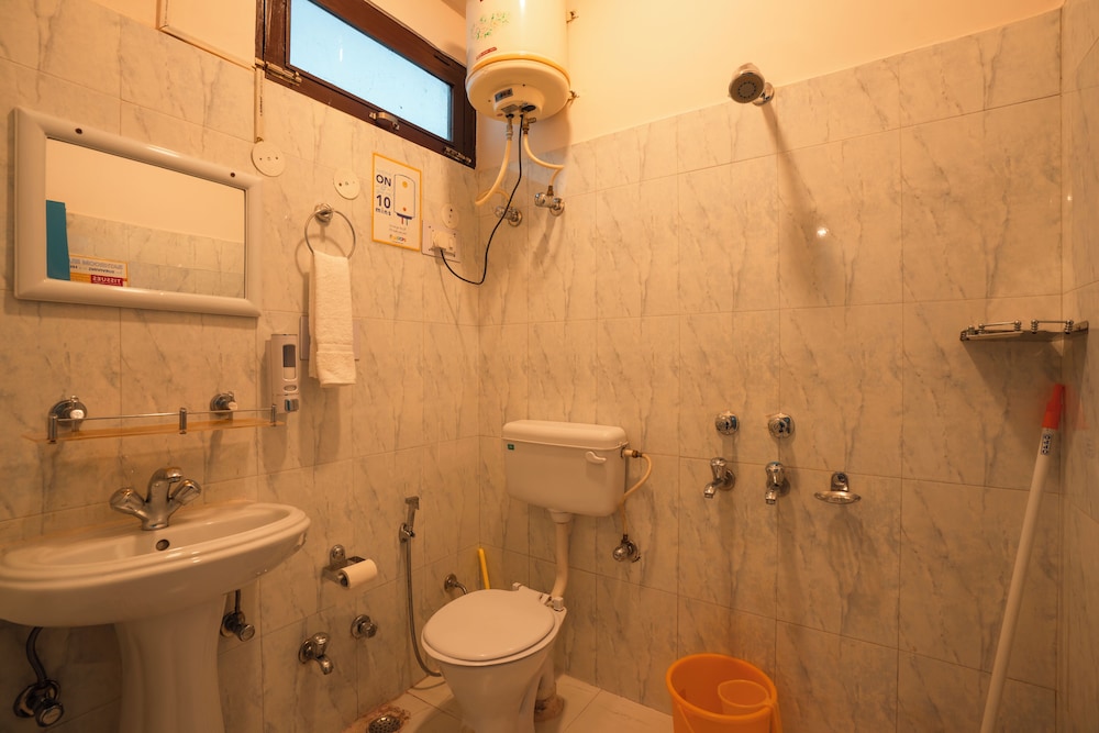 Deluxe Double Room with Ensuite Bathroom - Photo 6