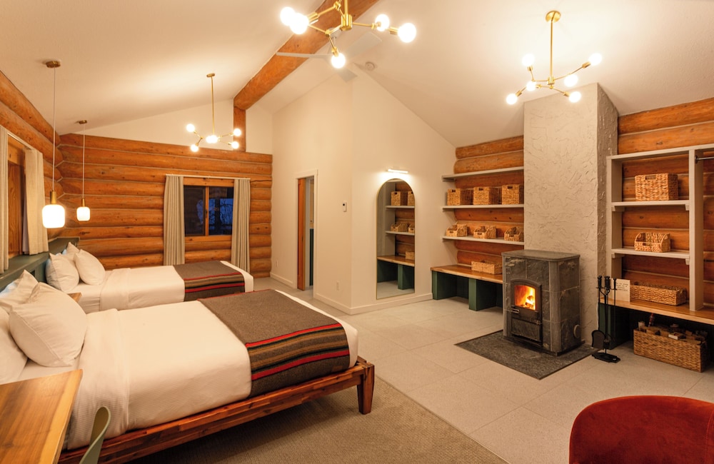 Deluxe Cabin (Not Pet Friendly) photo 1