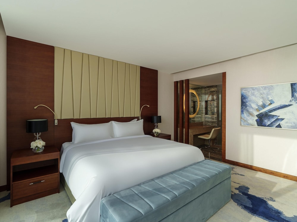 Fairmont Gold Junior Suite photo 2