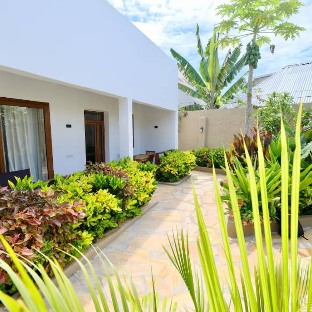 Deluxe Apartment, 2 Bedrooms, Kitchenette, Pool View photo 2