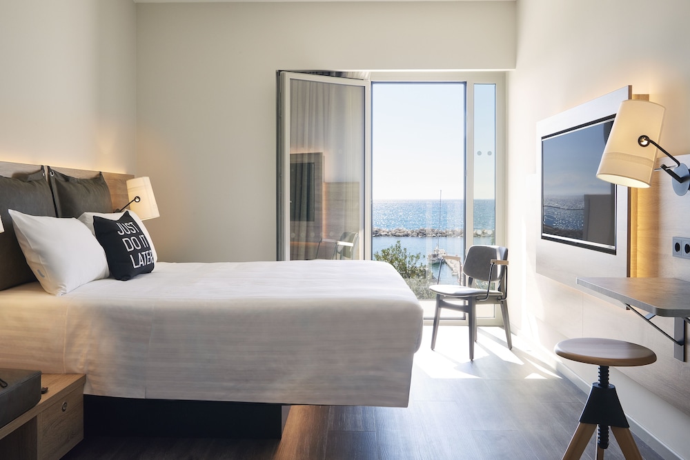 Room, 1 Queen Bed, Balcony (Sea View)