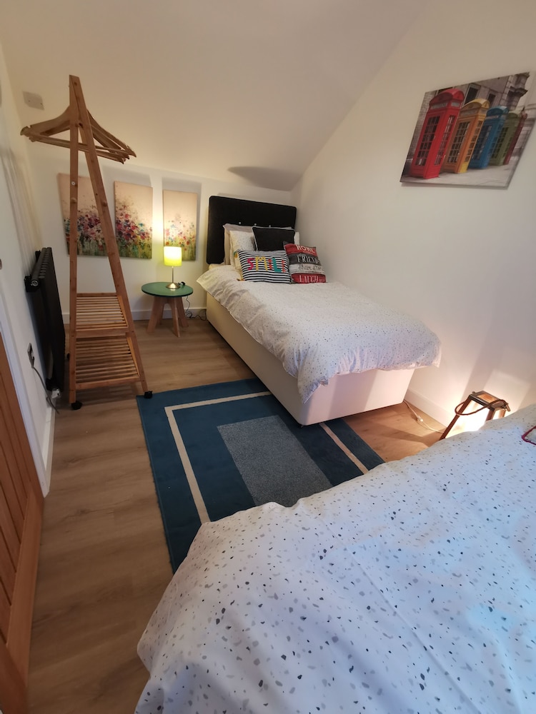 Premier Apartment, Private Bathroom, Courtyard View (2 bedroom) photo 3