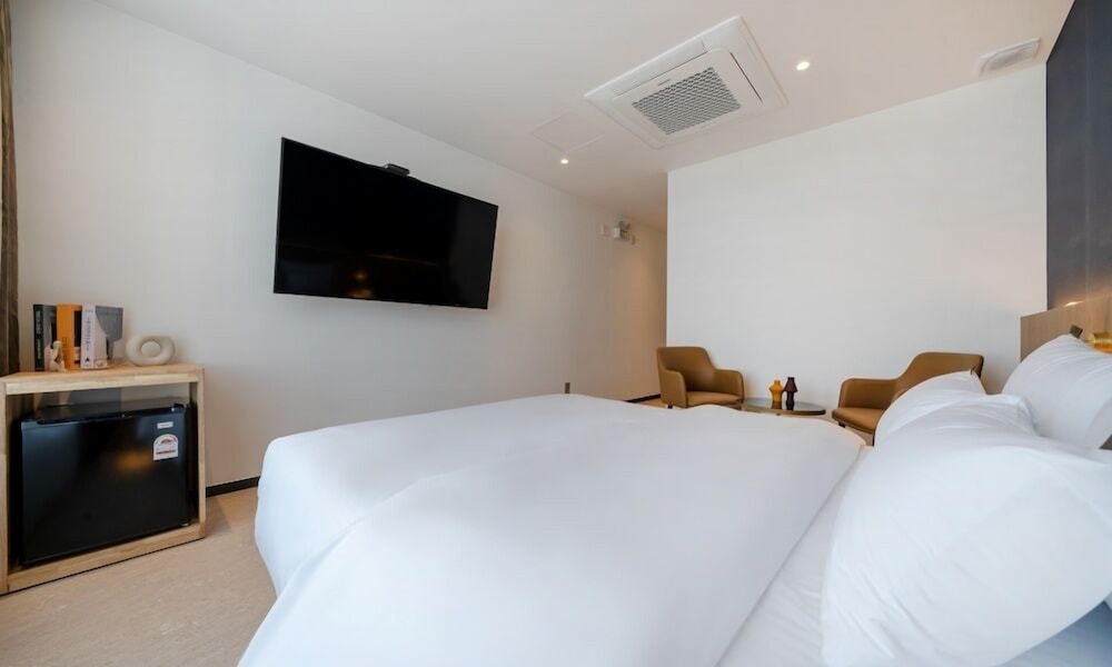 Standard Double Room - Photo 7