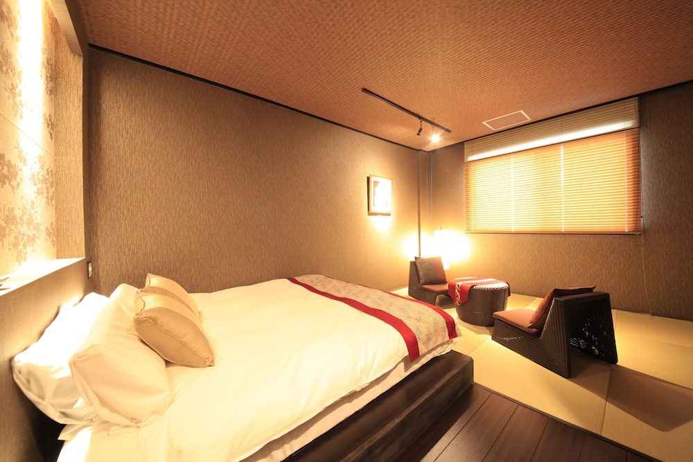 [Main Building] Queen Room with Tatami Area and Private Shower, Non Smoking  (Adult Fee:3+yr) photo 3
