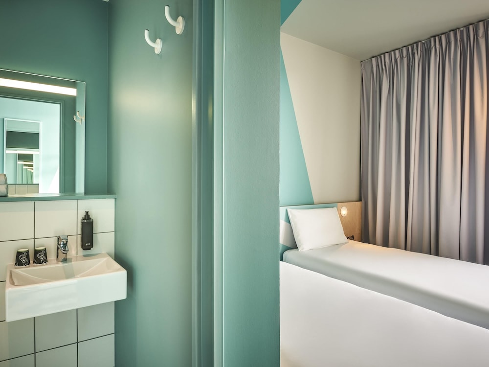 Standard Room, 2 Twin Beds - Photo 1