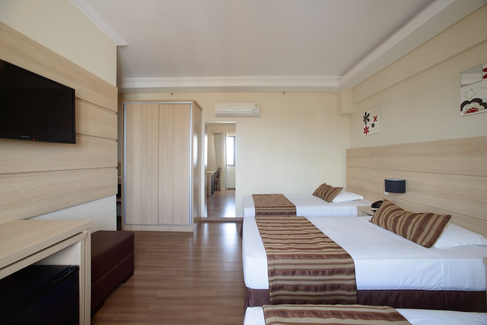 Superior Room, 3 Twin Beds photo 3