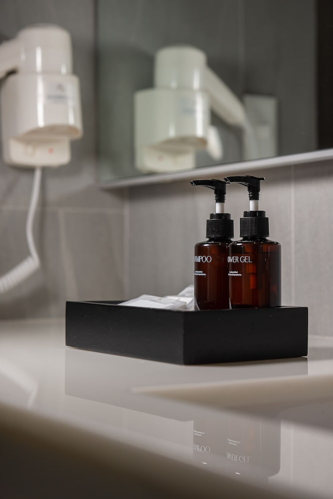 Deluxe Room - Photo 13