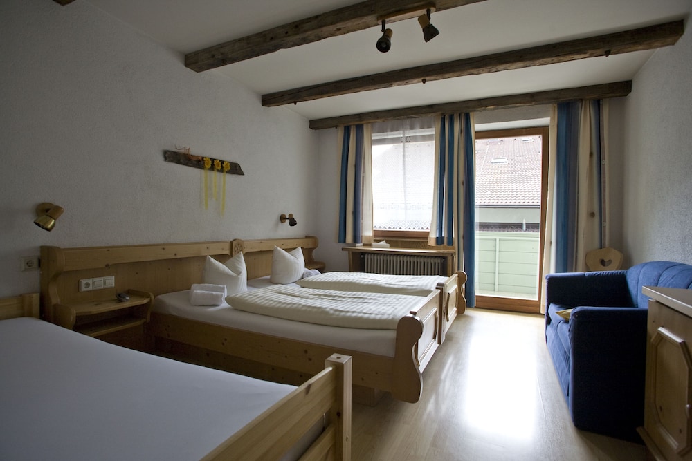 Triple Room, Multiple View