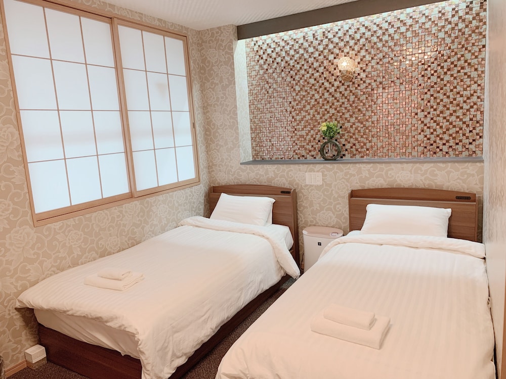 Business Twin Room, Private Bathroom (401) photo 2