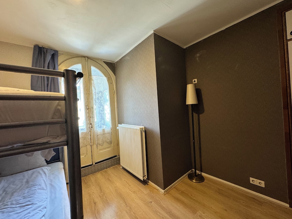 Economy Twin Room photo 2