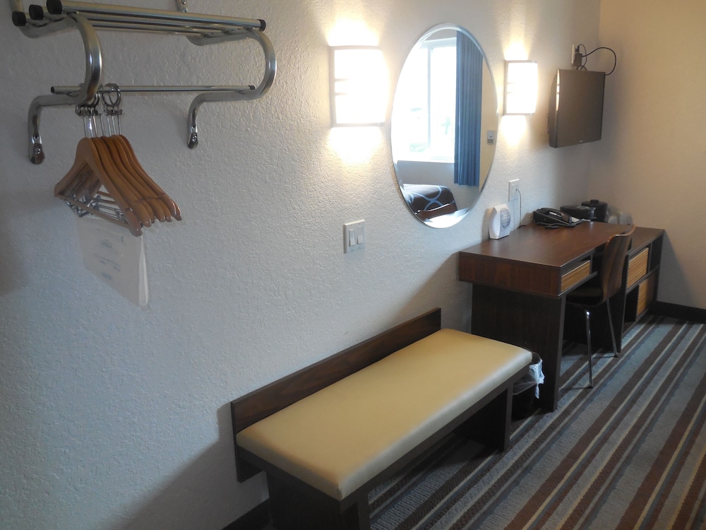 Suite, 1 Double Bed, Non Smoking - Photo 2