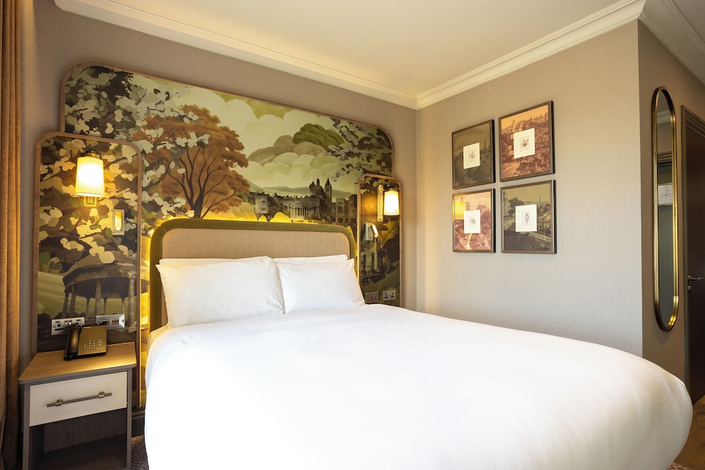 Deluxe Room, 1 King Bed, Non Smoking photo 2