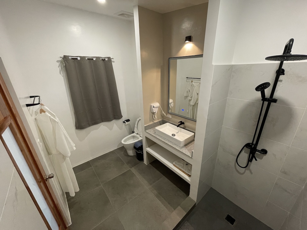Deluxe Triple Room - Photo 14