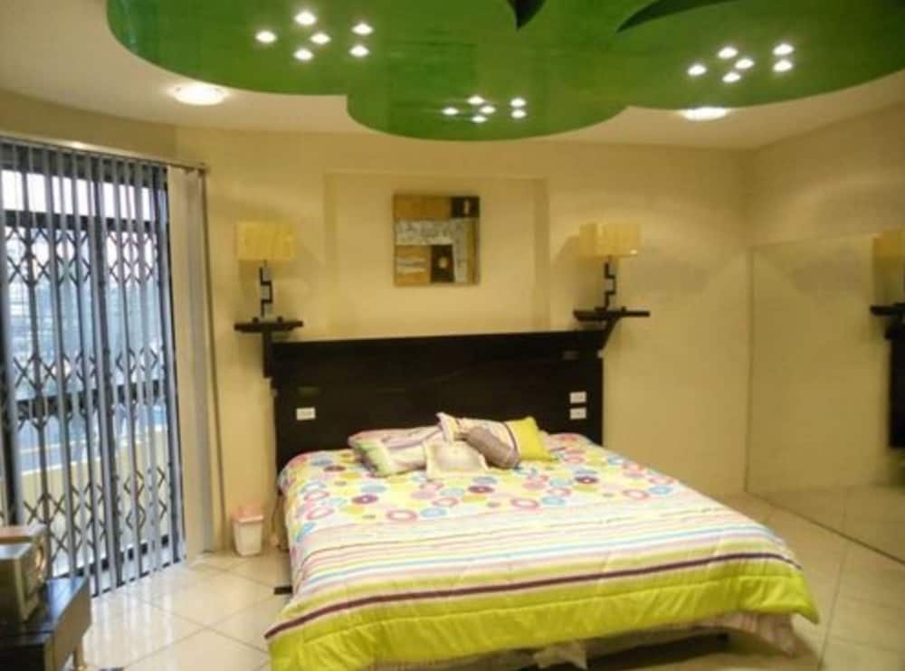 Single Room, Private Bathroom