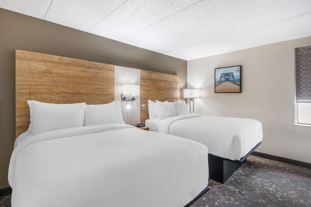Suite, 2 Double Beds, Non Smoking, Patio - Photo 3