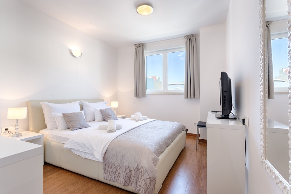 Double Room - Photo 5