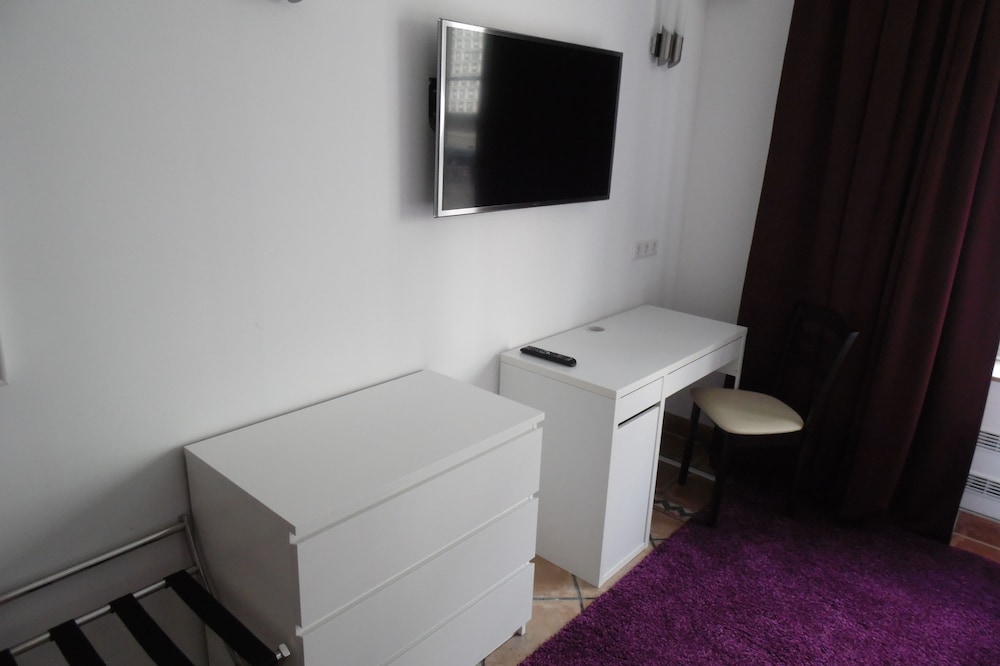Double Room - Photo 4
