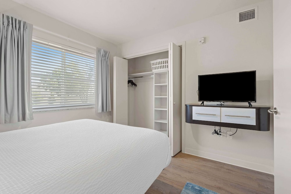 Suite, 3 Bedrooms, Accessible (Hearing) - Photo 8