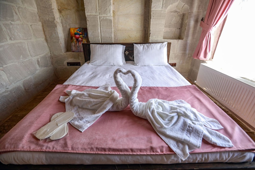 Deniz Stone Room - Photo 9