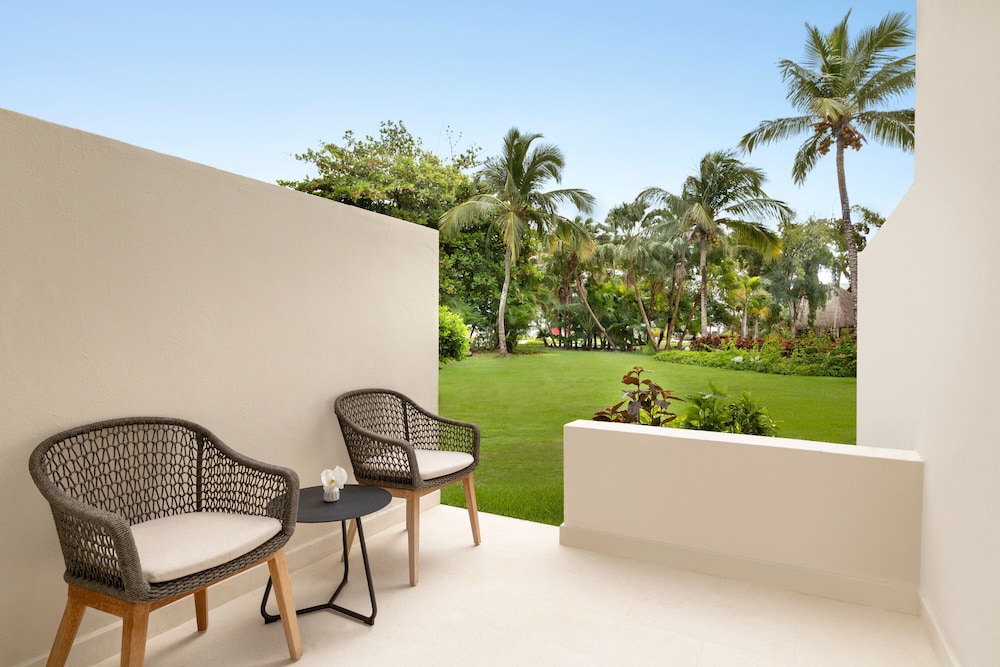 Deluxe Room, 2 Queen Beds, Accessible, Garden View - Photo 3