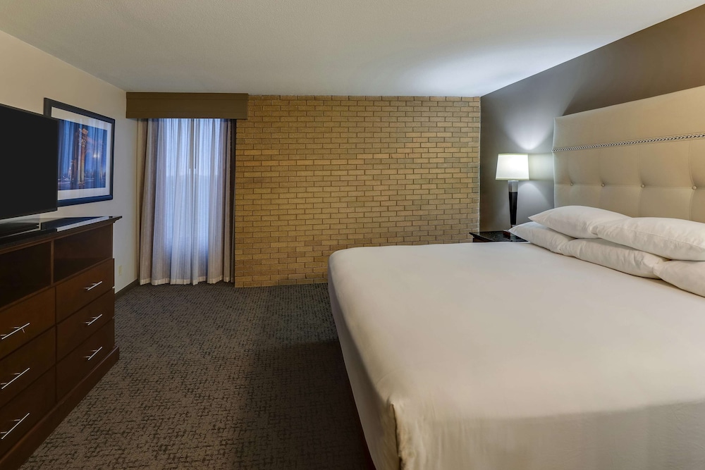 Suite, 1 King Bed with Sofa bed, Refrigerator & Microwave (Oversized Room, Upper Floor) photo 3