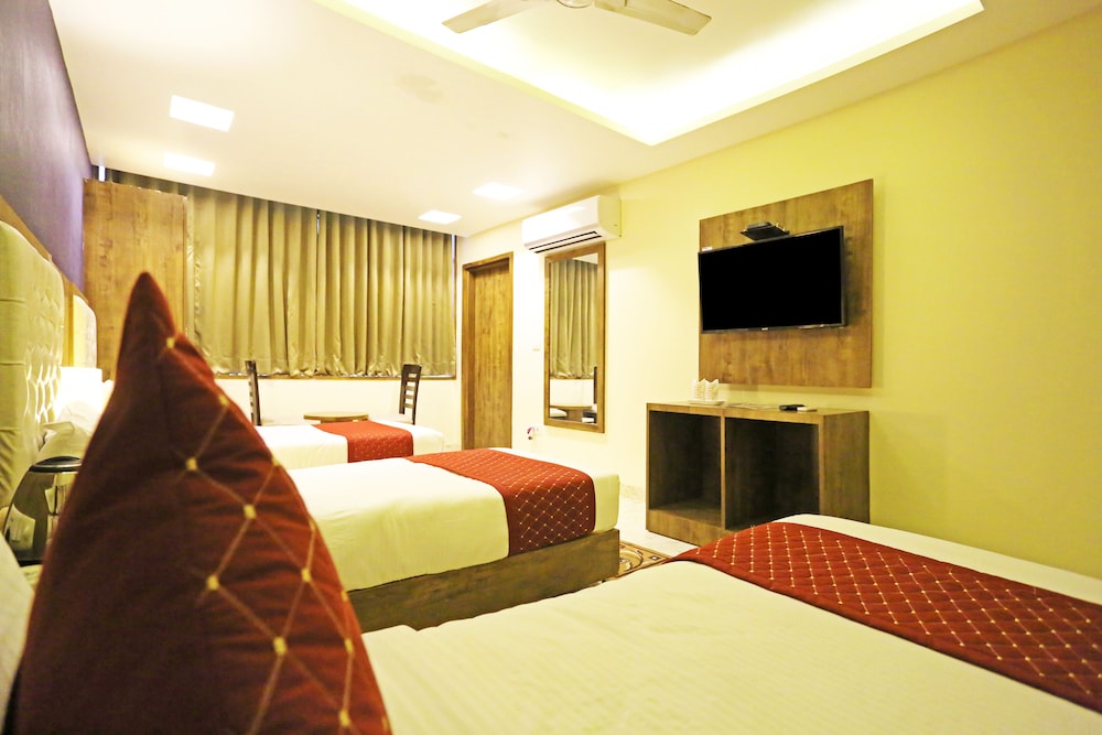 Classic Triple Room, City View - Photo 14