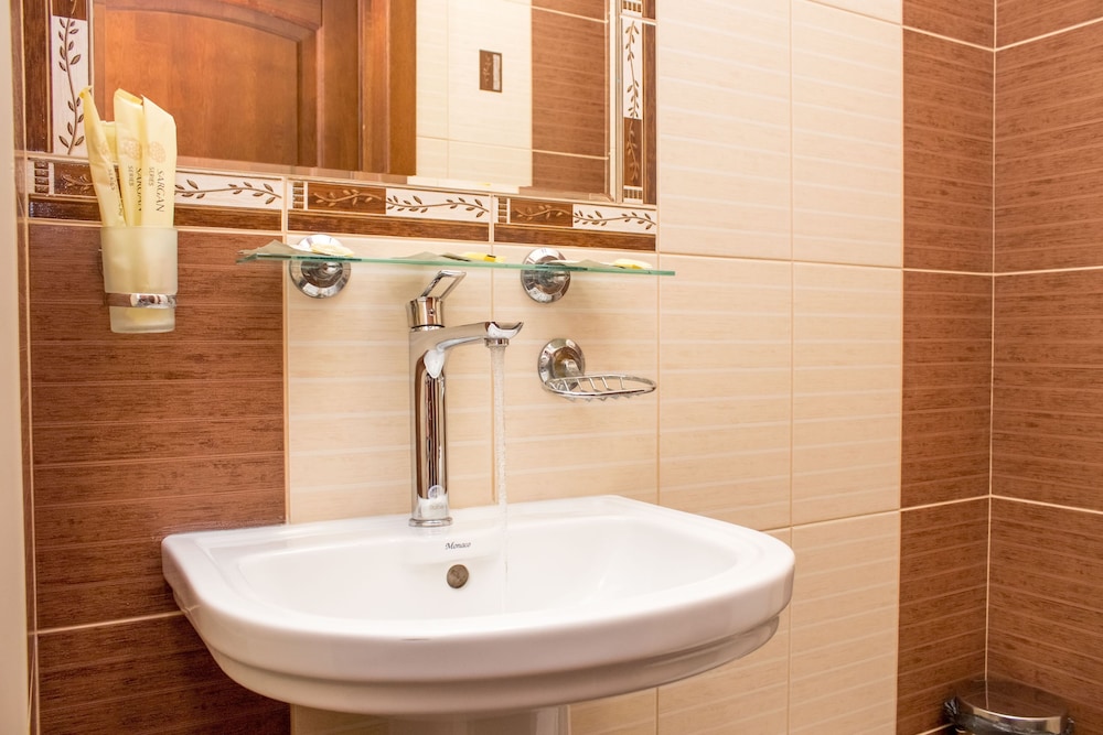 Standard Triple Room, Valley View photo 2