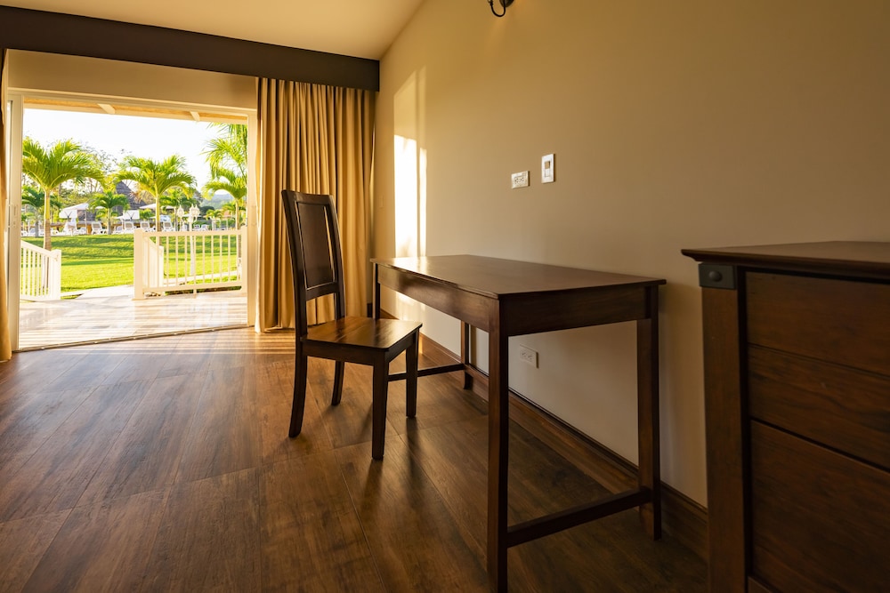 SUITE ZONA FRENTE A PISCINA CON 1 CAMA KING SIZE photo 3