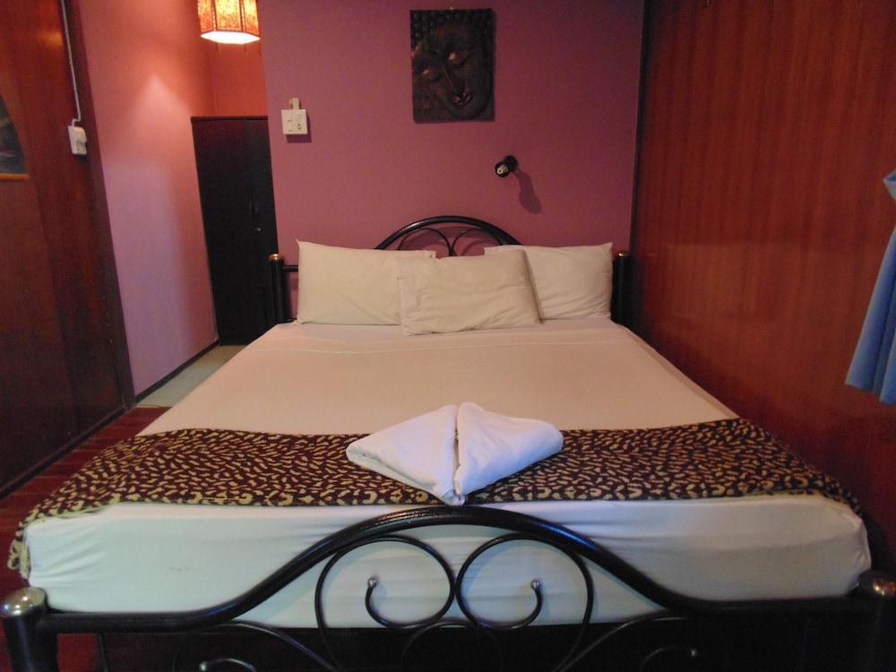 Standard Double Room, 1 King Bed, Partial Ocean View, Sea Facing photo 3