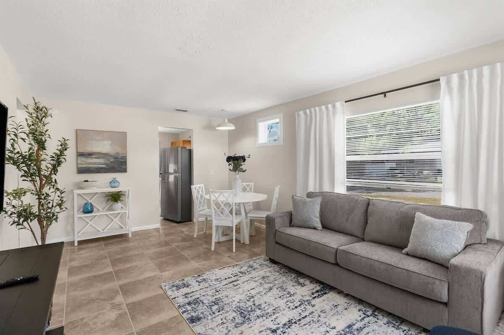 House, Multiple Beds, Kitchen, Garden View (13921 19th st #1 dad) photo 1