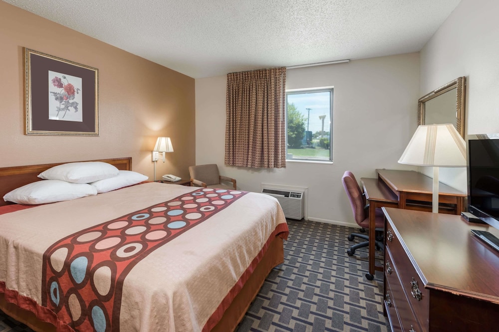 Standard Room, 1 Queen Bed - Photo 5