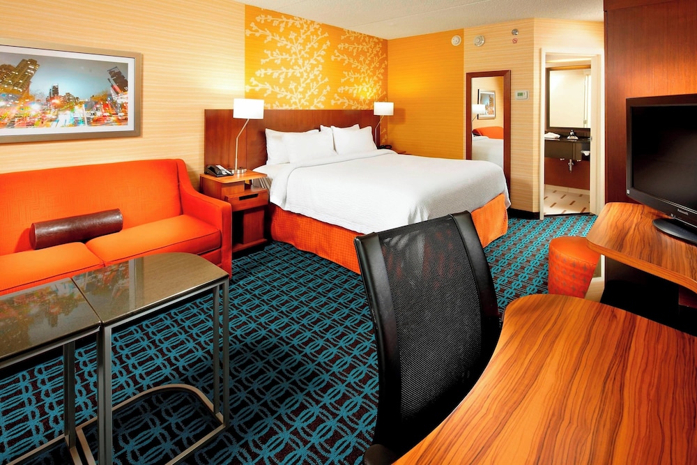 Suite, 1 King Bed with Sofa bed (Mobility Accessible, Tub) photo 2