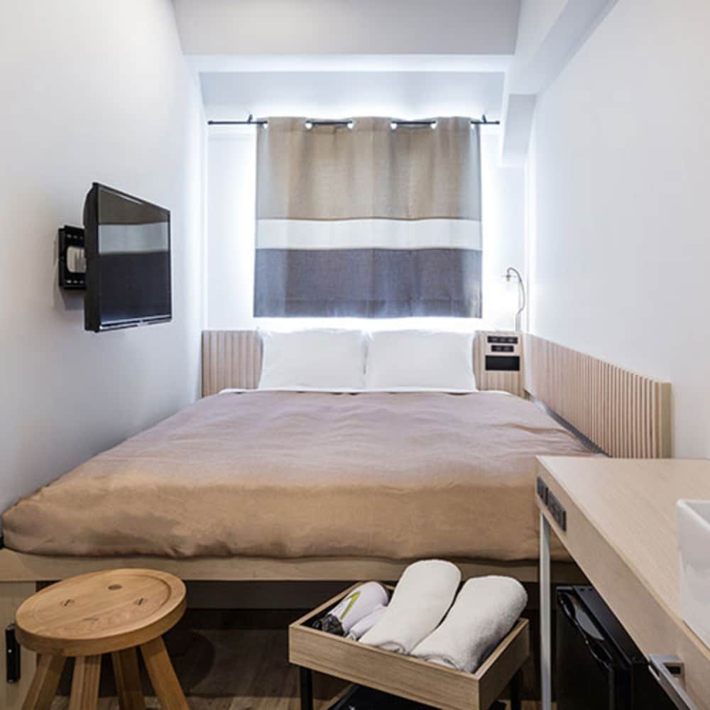 Double Room with Shared Bathroom - Non-Smoking, NO group booking/ more than 2 rooms photo 3