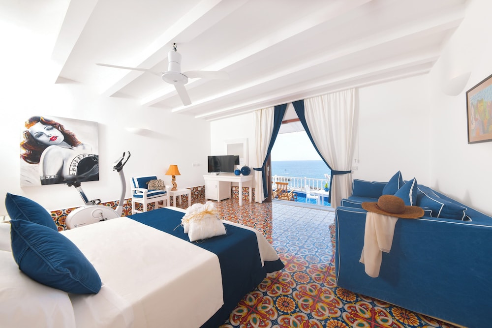 Junior Room, Sea View