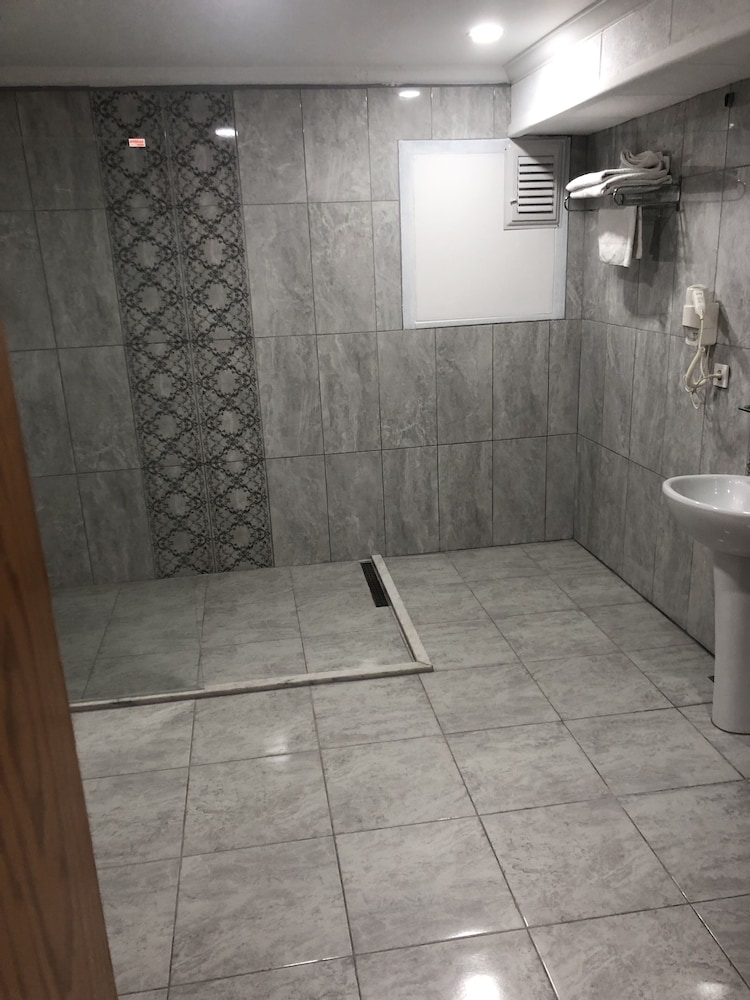 Studio Room With Pool View thumbnail 6
