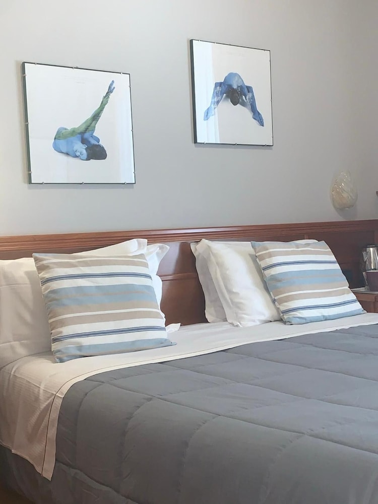 Standard Double Room, 1 Queen Bed, Non Smoking photo 3
