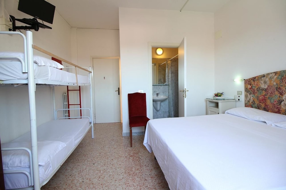 Basic Room photo 2