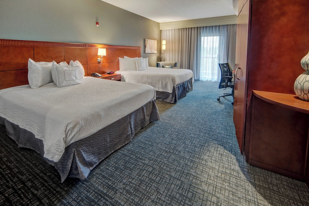 Room, 2 Queen Beds photo 1
