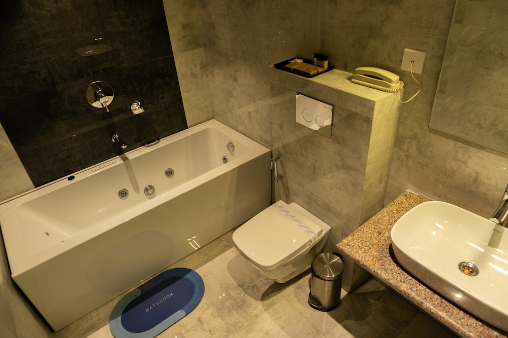 Suite - Photo 5