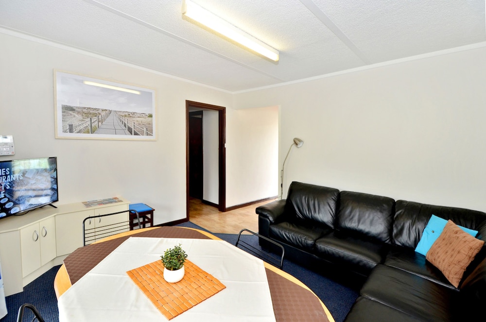 Two-Bedroom Apartment - Photo 3