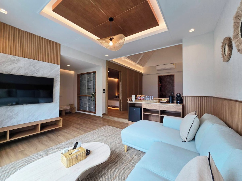 Family Beachfront Pool Villa - Photo 1