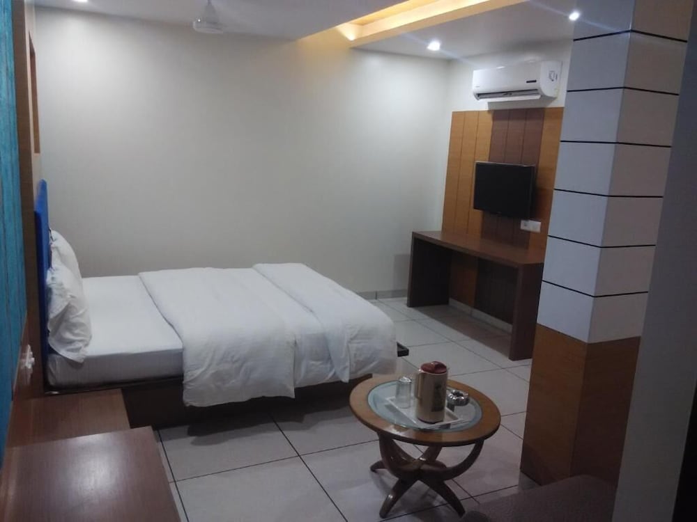 Silver King Bed - Photo 3