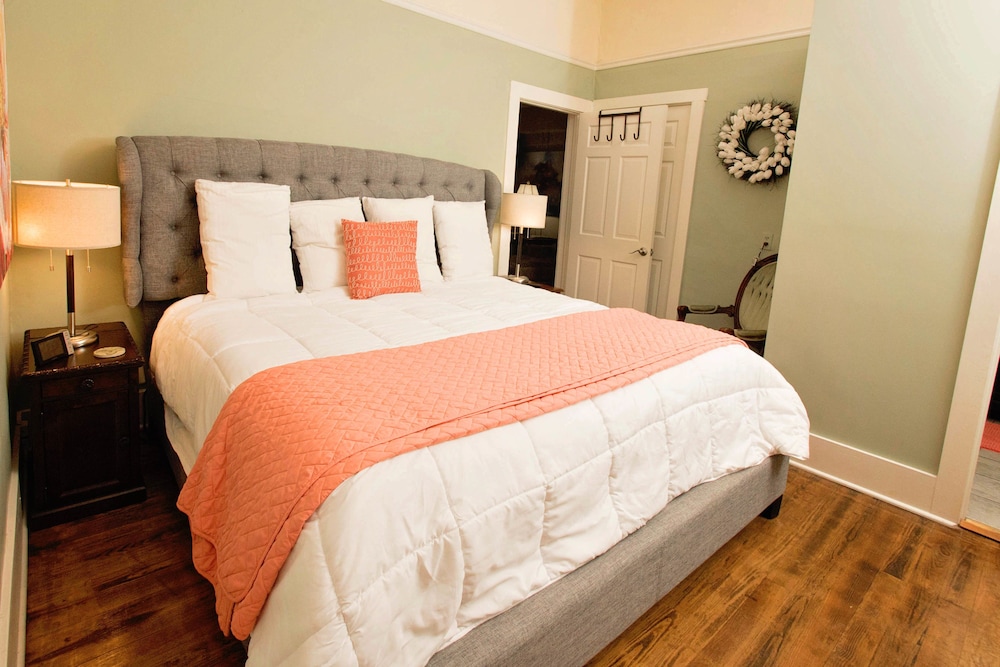Nautical or Honey Suite photo 1