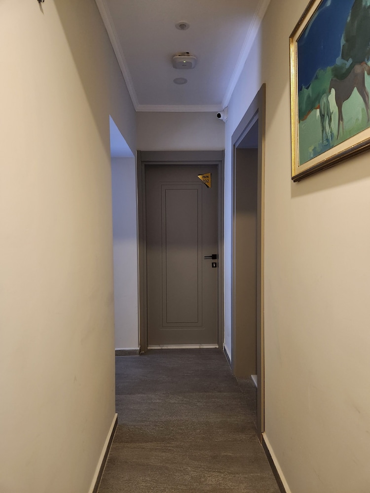 Standard Triple Room, Garden View thumbnail 6